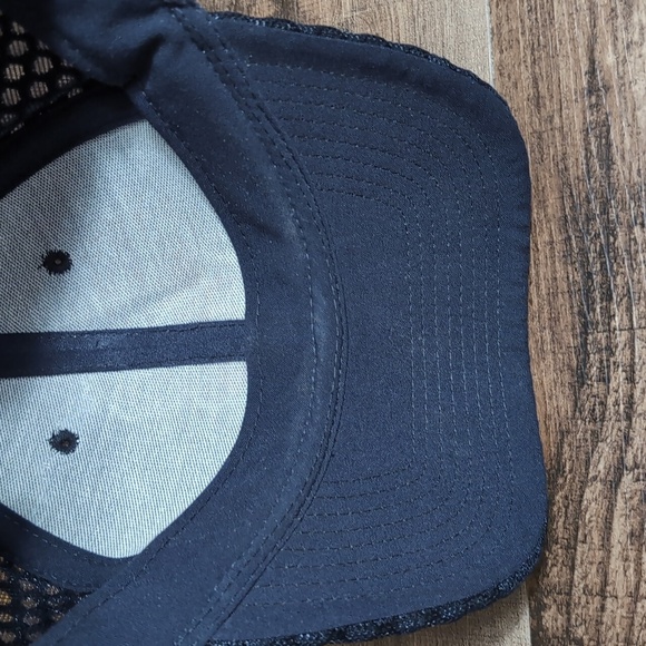 New Era Cleveland Indians Genuine Merchandise Textured Mesh Snap Back In Black - Picture 10 of 10